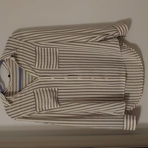 White button down with black stripes. Brand is Express and it is a size medium.